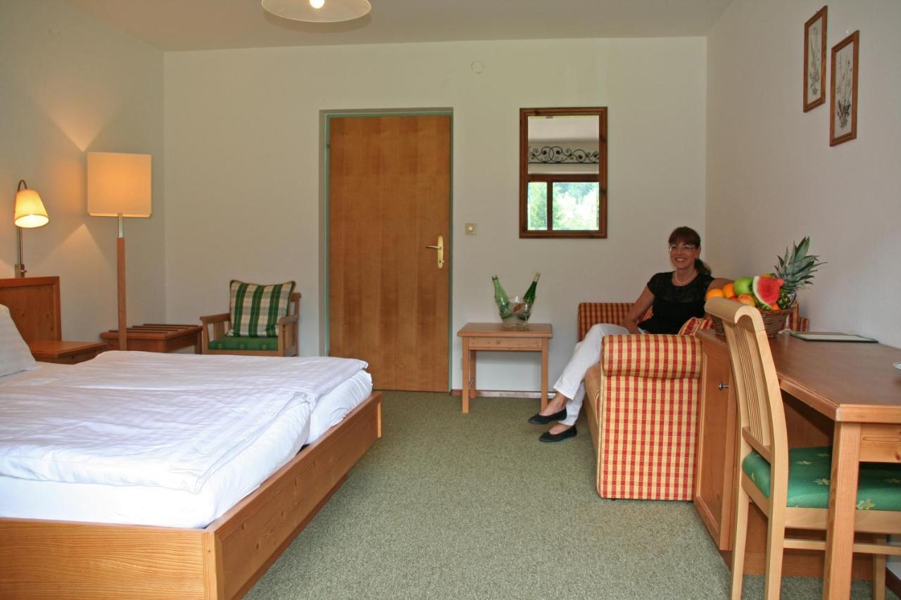 Hotel Garni Pension Zur Wacht Strobl Exterior photo